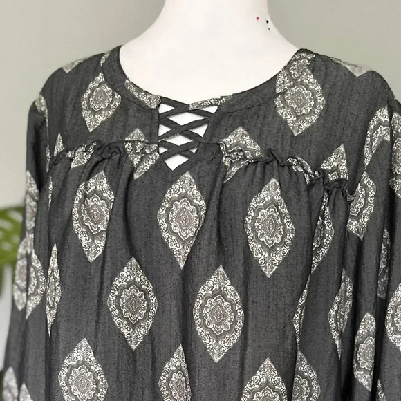 🛍️Kim Rogers ruffle sleeve blouse size 1X excellent condition - Picture 5 of 8